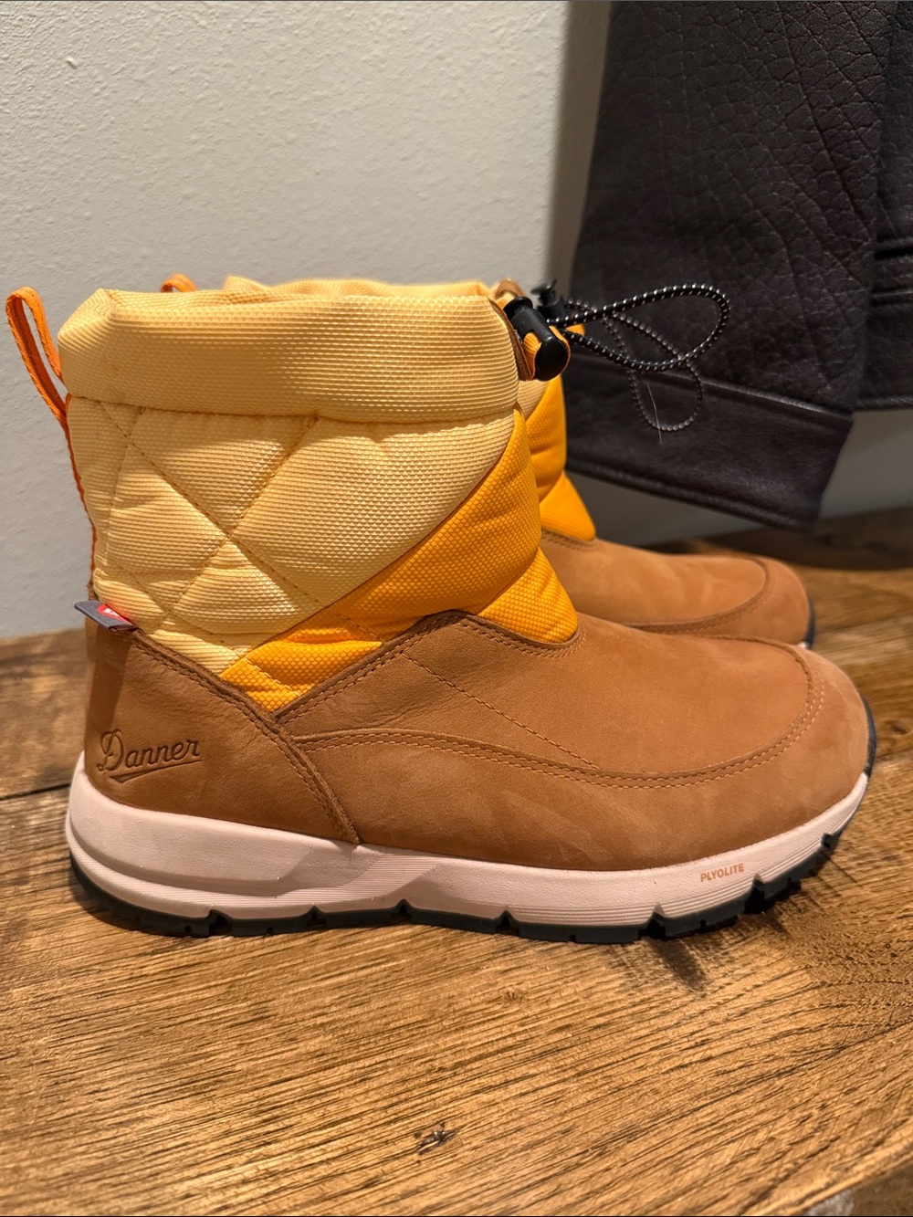 Danner Womans Cloud Cap Roasted Pecan/Apricot Insulated Snow/Hiking Boots